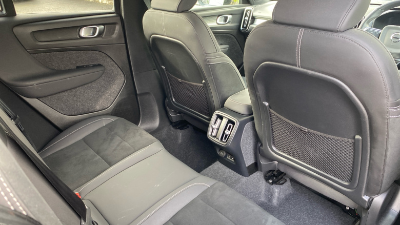 Volvo XC40 2.0 B4P Plus Dark 5dr Auto Petrol Estate